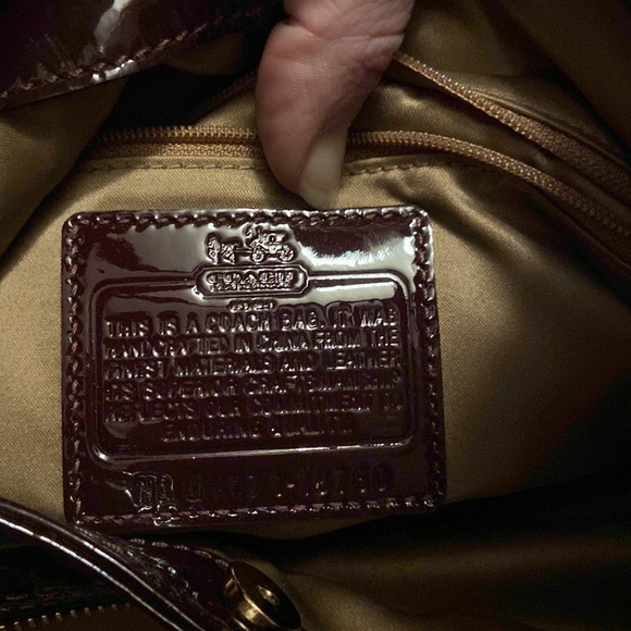 🎀 AUTH COACH BURGUNDY PATENT LEATHER SHOULDER TOTE BAG GREAT CONDITION 💛 - Picture 4 of 7